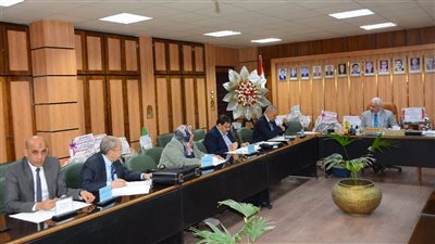 رئيس جامعة أسيوط: صحة الطلاب والعاملين أولوية واستثمار في المستقبل