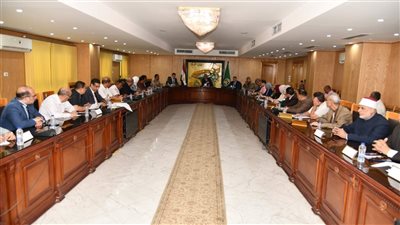 محافظ الفيوم يعقد اجتماعا لاستعدادات انتخابات مجلس النواب 