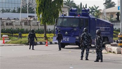 بعد محاولة الانقلاب، نيجيريا تجري تغييرات واسعة في الجيش وتقيل كبار القادة العسكريين 