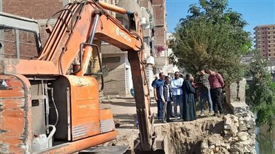 تنفيذ أعمال إصلاح الحائط الساند ببحر مويس في منيا القمح بالشرقية