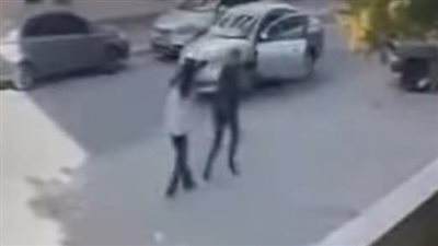 ضربها بالخرطوم في الشارع، حكاية فتاة التجمع الخامس مع سائق النقل الذكي تثير الغضب (فيديو) 