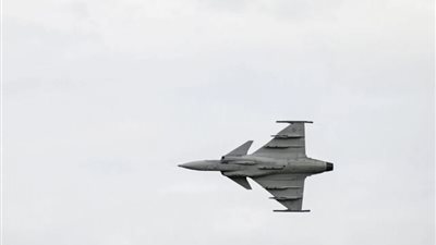 زيلينسكي: اتفقنا مع السويد على توريد 150 طائرة مقاتلة 