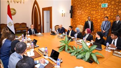 وزير الخارجية يلتقي عددا من طلاب جامعة بدر