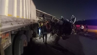 الصحة: نقل مصابي حادث طريق 