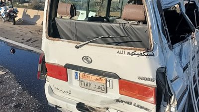 استئناف حركة المرور بطريق بنها الحر بعد رفع آثار حادث انقلاب ميكروباص (صور) 