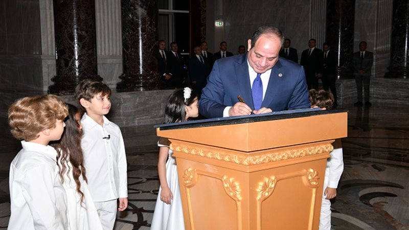  السيسي يوقع على