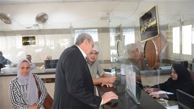 محافظ الغربية يستقبل شكاوى المواطنين بشباك المركز التكنولوجي