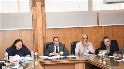 جامعة القناة تناقش استعدادات الكليات للاحتفال باليوبيل الذهبي 