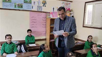 وكيل التعليم بدمياط يتفقد امتحانات شهر أكتوبر 