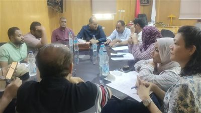 سكرتير عام قنا يتابع سير العمل بالمركز التكنولوجي وملف التصالح في مخالفات البناء