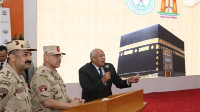 الوادي الجديد تكرم مصابي وأسر شهداء العمليات وتهدي 27 رحلة عمرة للمحاربين القدامى