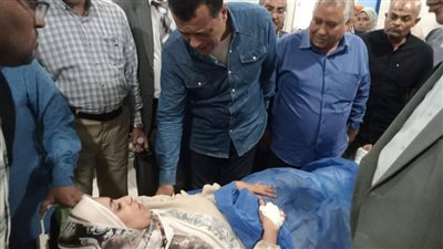 محافظ سوهاج يتابع حادث المعلمات ويوجه بتقديم الرعاية الكاملة لهن