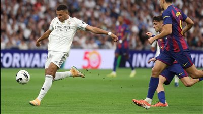 مبابي يسجل الهدف الأول لـ ريال مدريد في شباك برشلونة 