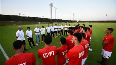 وليد درويش محفزا لاعبي منتخب الناشئين: محدش قصر والبلد منتظرة منكم كل خير (فيديو)