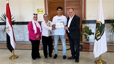 فوز الطالب سيف الشحات ببطولة جامعة القاهرة الأهلية لتنس الطاولة