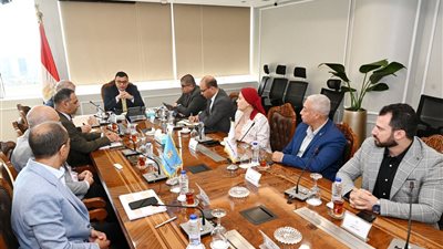 وزير الإسكان يتابع سير العمل بقطاع التنمية والإنشاءات بهيئة المجتمعات العمرانية