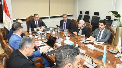 وزير الإسكان يتابع موقف طرح الفرص الاستثمارية بالمدن الجديدة