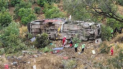 عشرات القتلى والجرحى جراء سقوط حافلة ركاب في بوليفيا (فيديو) 