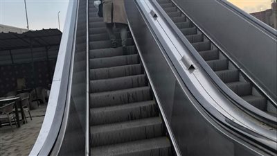 أزمة في بنها، إغلاق المعابر المخالفة وتعطل السلالم المتحركة والأهالي يضطرون لعبور السكك الحديدية 