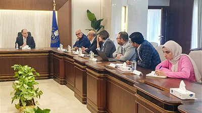 هيئة الدواء تبحث مع نقابة أطباء الأسنان سبل دعم وتطوير المنظومة