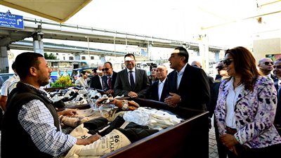 الباعة الجائلون بعد افتتاح سوق العتبة: 