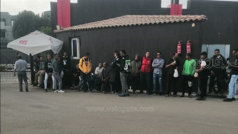 أزمة إضراب عمال النادي