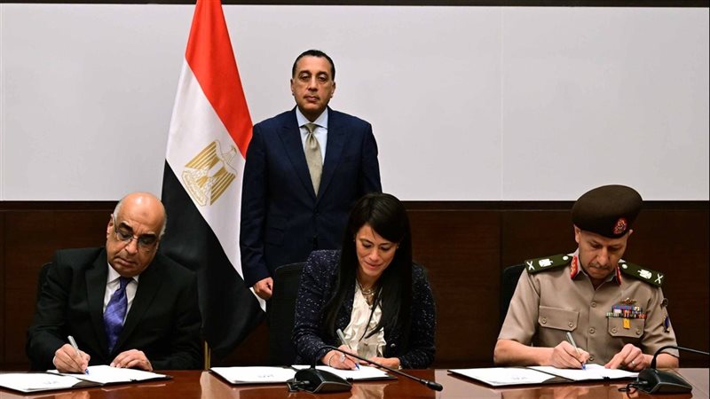 جانب من توقيع الاتفاقية