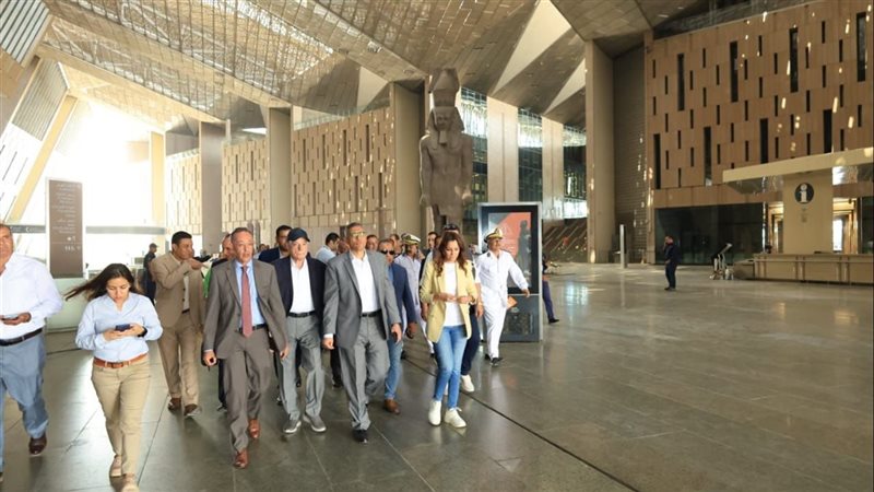 تفقد المتحف