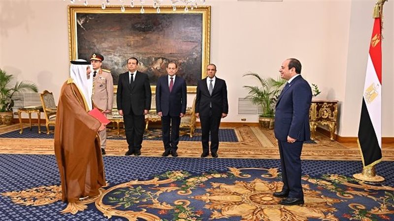 الرئيس السيسي يتسلم