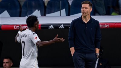 إدارة ريال مدريد تتدخل في أزمة ألونسو وفينيسيوس بعد أحداث الكلاسيكو