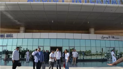 محافظ أسيوط: دراسة زيادة الرحلات الجوية لدعم الاستثمار والسياحة