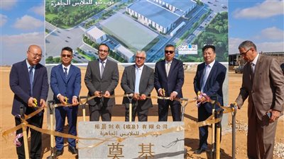 رئيس اقتصادية قناة السويس يشهد وضع حجر أساس مشروعين للملابس الجاهزة