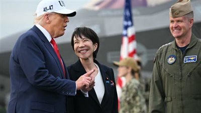 رئيسة وزراء اليابان الجديدة تقدم هدية فريدة لترامب