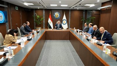 وزير البترول يبحث تعزيز التعاون مع مؤسسة التمويل الإفريقية