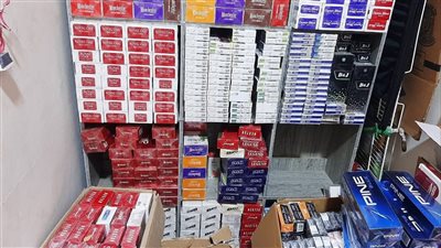 التحفظ على 2500 علبة سجائر مجهولة المصدر في حملة تموينية بالهرم