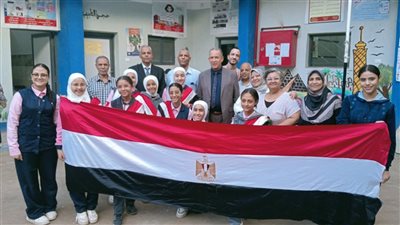 وكيل تعليم أسيوط يفاجئ 3 مدارس ويكرم مديرة 