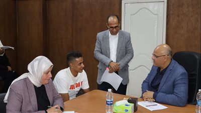 كراسي لذوي الإعاقة وفرص عمل، أبرز طلبات المواطنين من محافظ القليوبية 