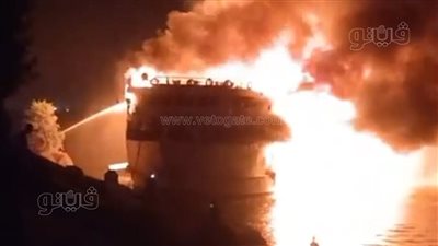 على متنها 220 راكبا، اندلاع حريق هائل في فندق سياحي بنيل الأقصر (صور)