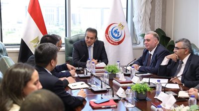 وزير الصحة يبحث مع شركة صينية التوسع في استخدام تقنيات الذكاء الاصطناعي بالقطاع 