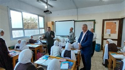 وكيل مديرية تعليم الدقهلية يواصل جولاته الميدانية بمدارس إدارة تمي الأمديد 
