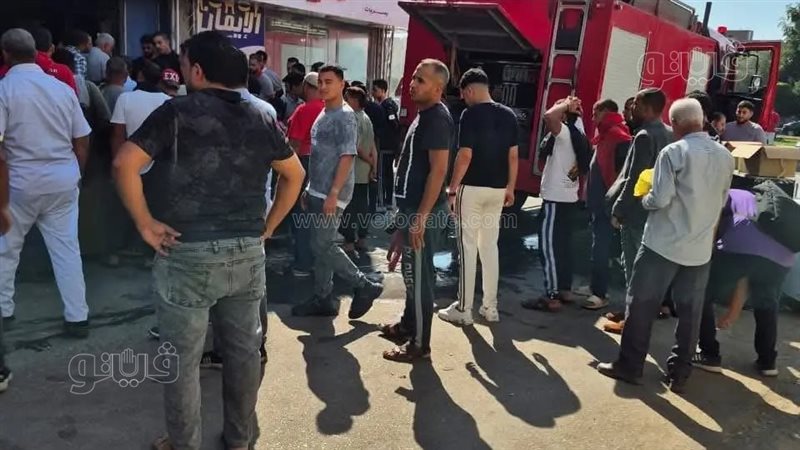 حريق داخل محل تجاري