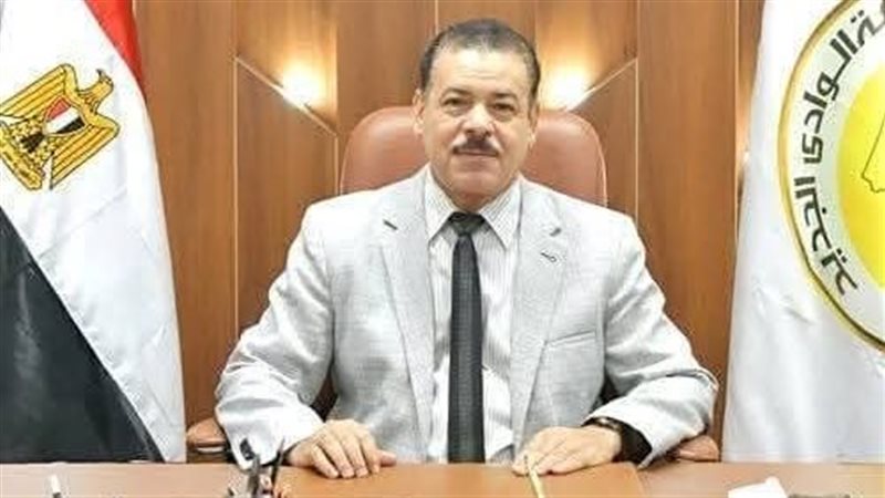 الدكتور عبد العزيز