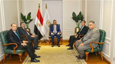 وزير التموين يعقد اجتماعًا مع رئيس مجلس إدارة جهاز تنمية التجارة الداخلية الجديد