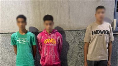 ضبط 3 طلاب بأسيوط تشاجروا أمام مدرسة حاملين أسلحة بيضاء