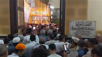 توافد آلاف المواطنين للاحتفال بمولد الدسوقي في كفر الشيخ (صور) 