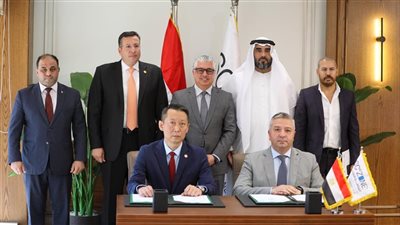 رئيس اقتصادية قناة السويس يشهد توقيع بروتوكول تعاون بين 