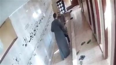 خلاف على الأذان ينتهي بالاعتداء على عامل مسجد بالغربية (فيديو)