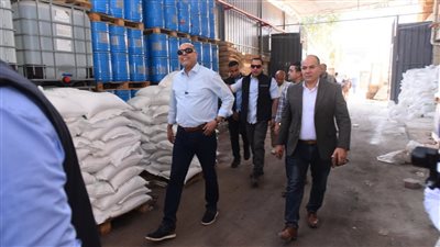 67 محضرًا ضد منشآت لم تطبق الأدنى للأجور في حملة قادها وزير العمل بالعاشر من رمضان