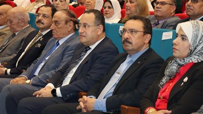 بحضور اللواء سمير فرج، رئيس جامعة الإسكندرية يشهد ندوة معركة الوعي 