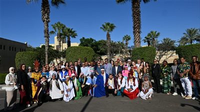 محافظ الإسماعيلية يستقبل رؤساء الوفود الأجنبية والعربية المُشاركة بمهرجان الفنون الشعبية